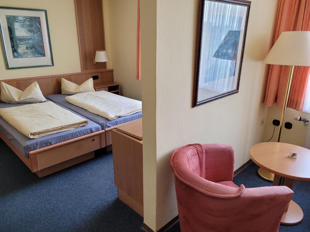 Ems-Hotel Emden Buitenkant foto