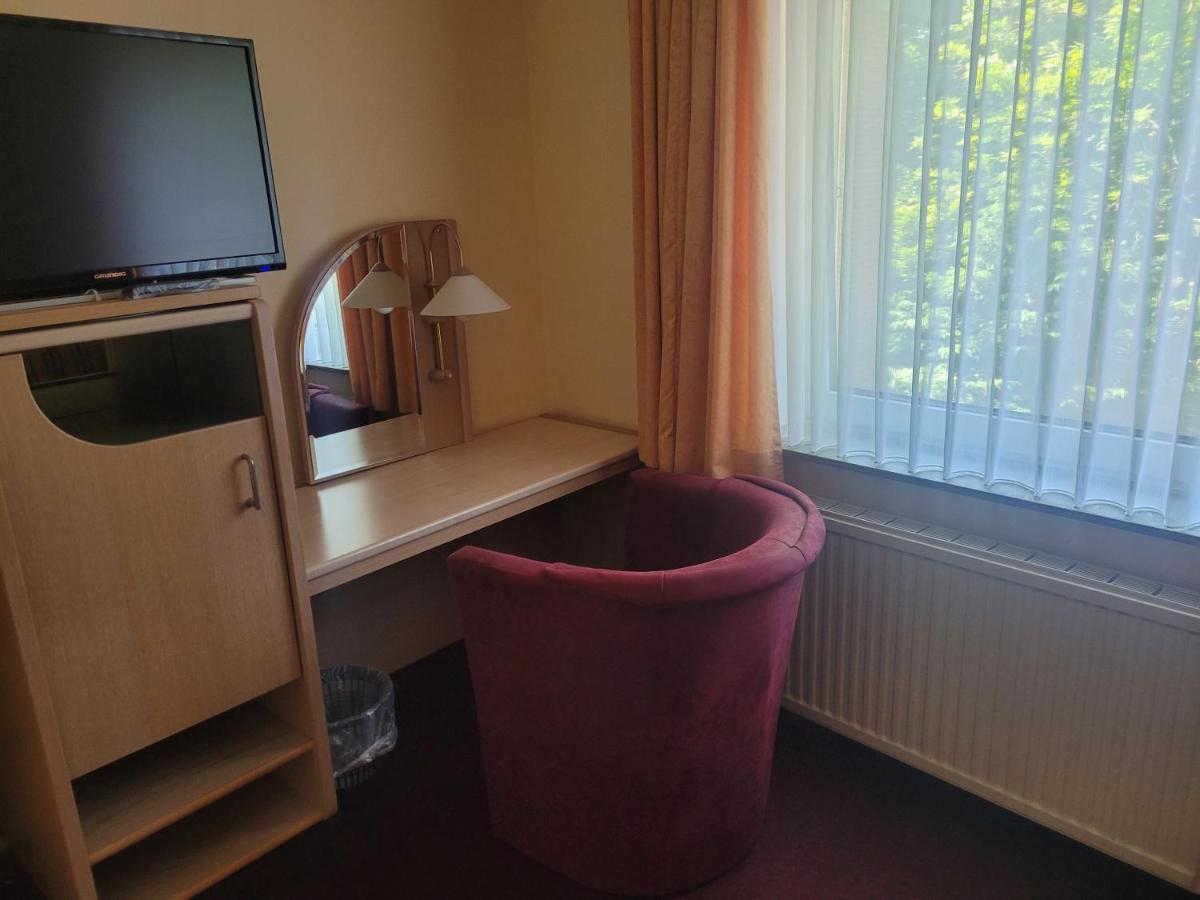 Ems-Hotel Emden Buitenkant foto