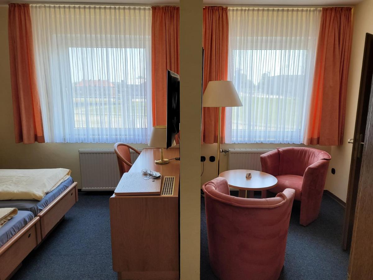 Ems-Hotel Emden Buitenkant foto