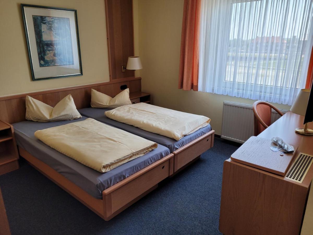 Ems-Hotel Emden Buitenkant foto